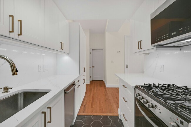 Foto del edificio - 1015 Grand St