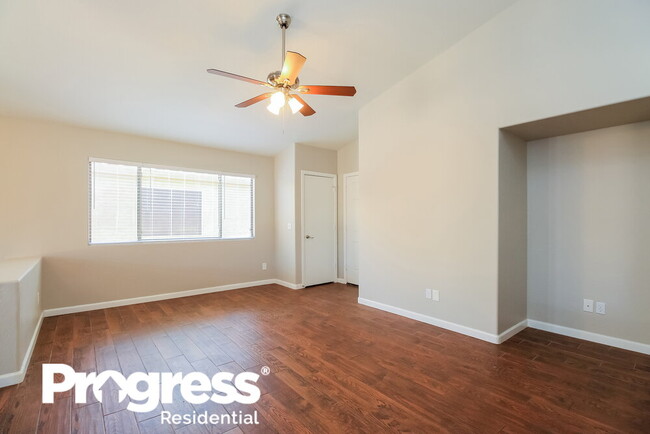 Building Photo - 44 E Coral Bean Dr