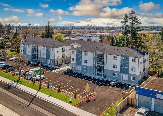 Building Photo - Lake Grove Apartments!