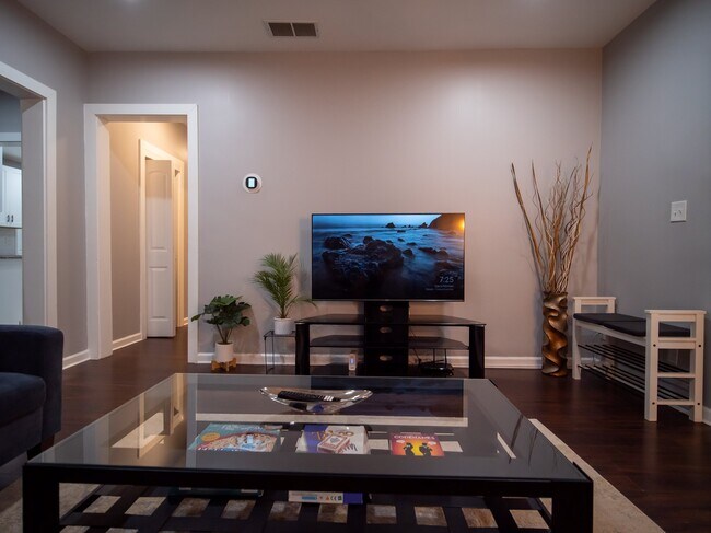 Building Photo - 1418 Boulevard SE