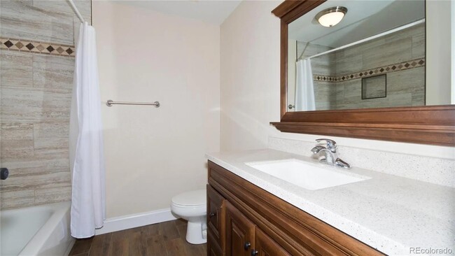 Building Photo - 532 Oakwood Dr