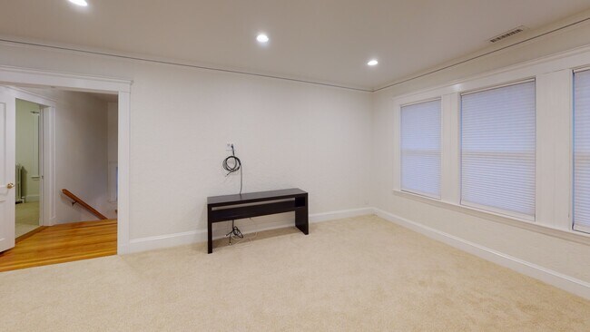 Building Photo - 64 Greycliff Rd