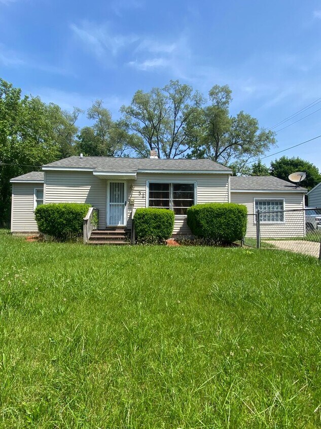 Primary Photo - Three Bedroom Home in Battle Creek