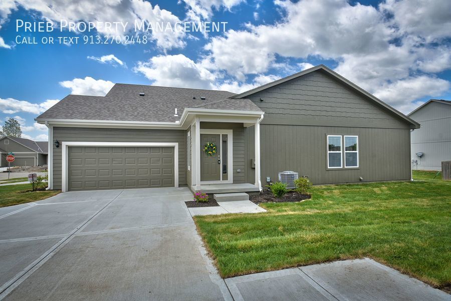 448 W Apache St, Gardner, KS 66030 Townhome Rentals in Gardner KS