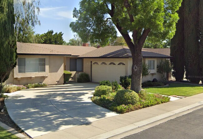 Building Photo - 1417 Lansing Dr