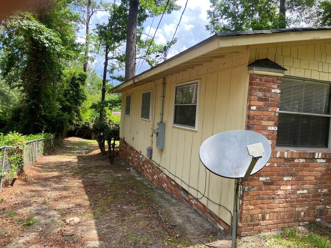 Building Photo - 361 Tennant Ave