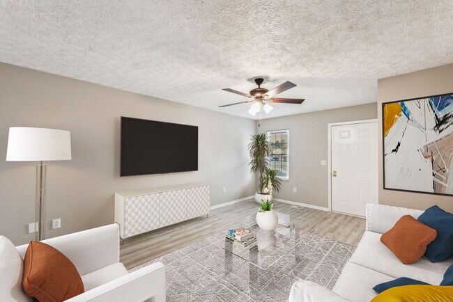 Building Photo - 2 Bedroom Ranch with Garage, New Flooring,...