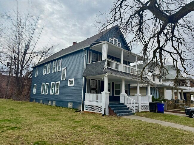 Foto del edificio - 11215 Whitmore Ave