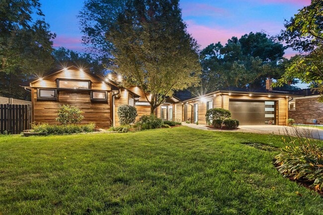 Building Photo - 623 Echo Ln