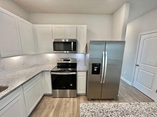 Foto del edificio - New 3 Bedroom, 2.5 Bathroom Townhouse w/ C...