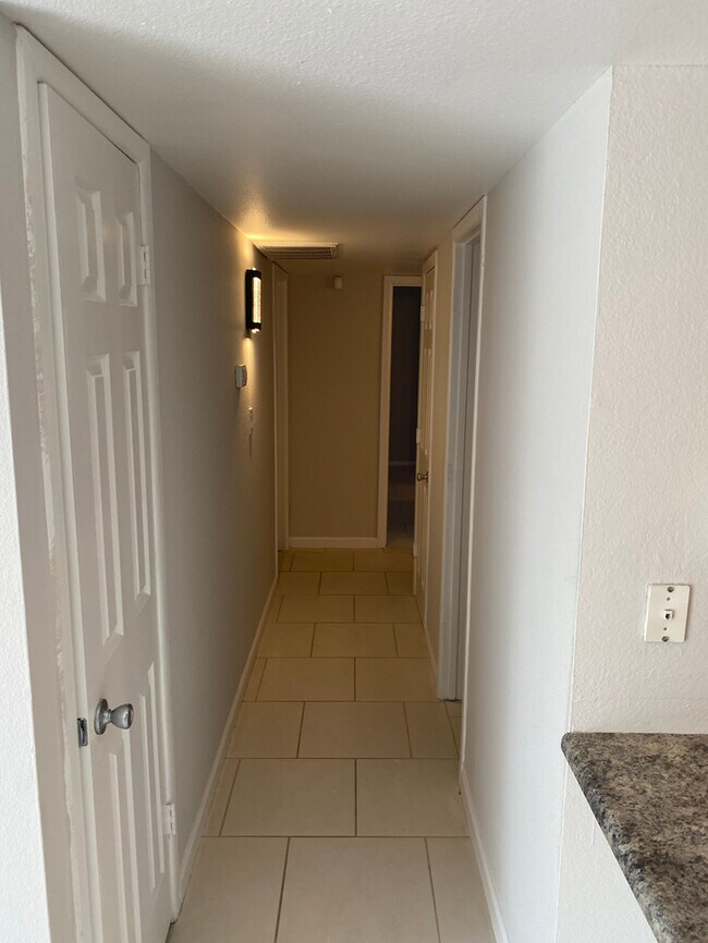 Foto del edificio - 1130 E Butler Dr