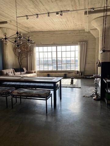Building Photo - 1855 Industrial St