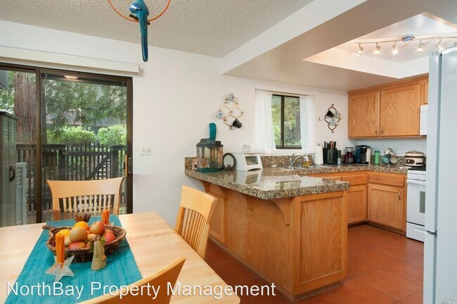 Building Photo - 2 br, 2.5 bath House - 240 Los Alamos