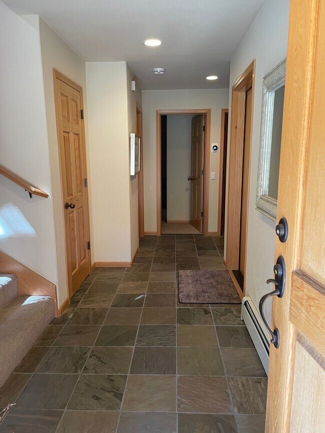 Foto del edificio - Low Elevation Home