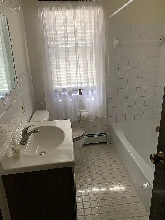 Foto del edificio - 4687 3rd St NE