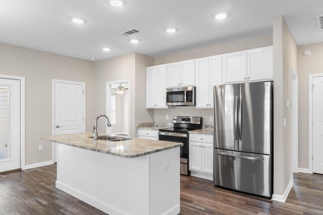 Building Photo - 145 4th Ave E