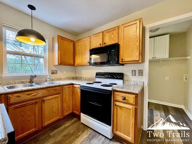 Building Photo - 257 Wiltshire Cir