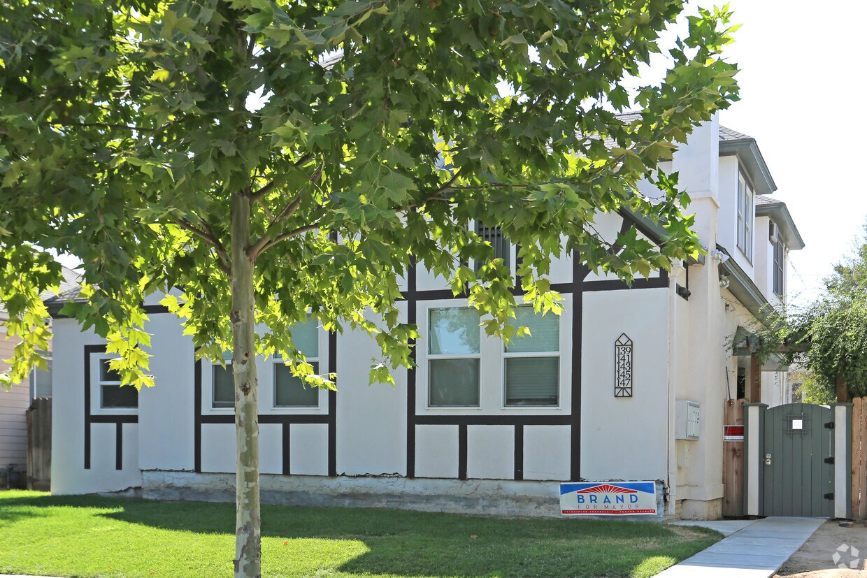 Building Photo - 141-159 N College Ave