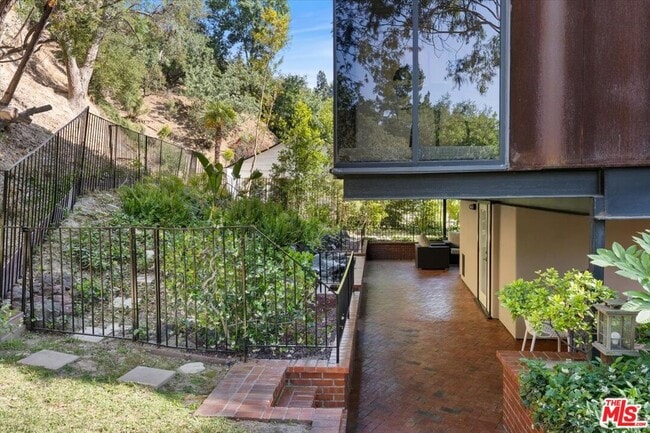Building Photo - 4046 Stoneybrook Dr