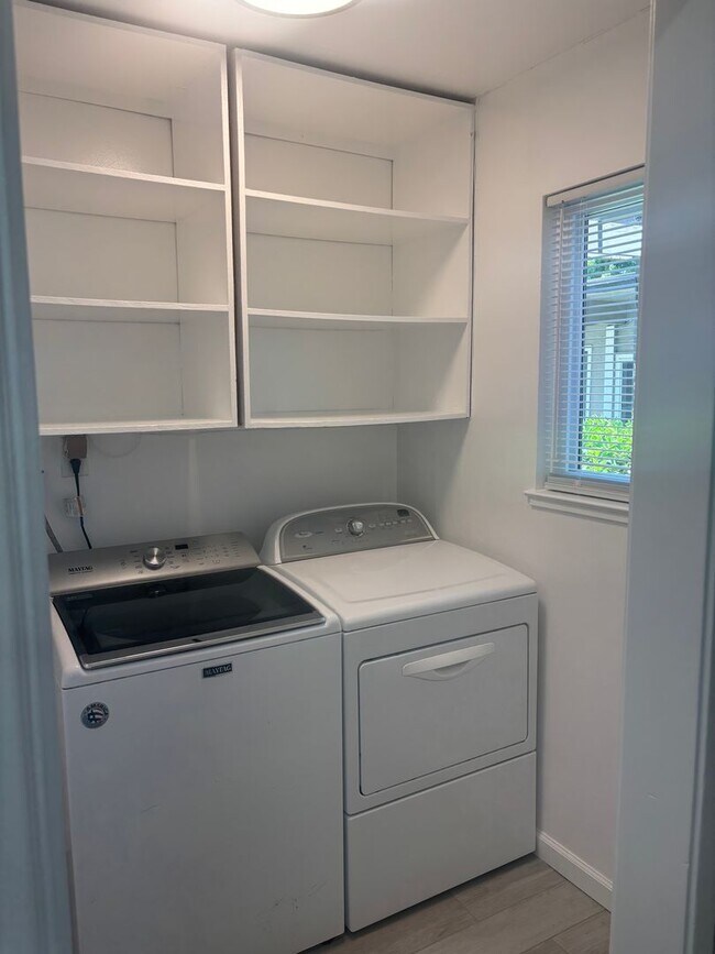 Building Photo - Completely Remodeled 3-Bedroom Beauty in P...