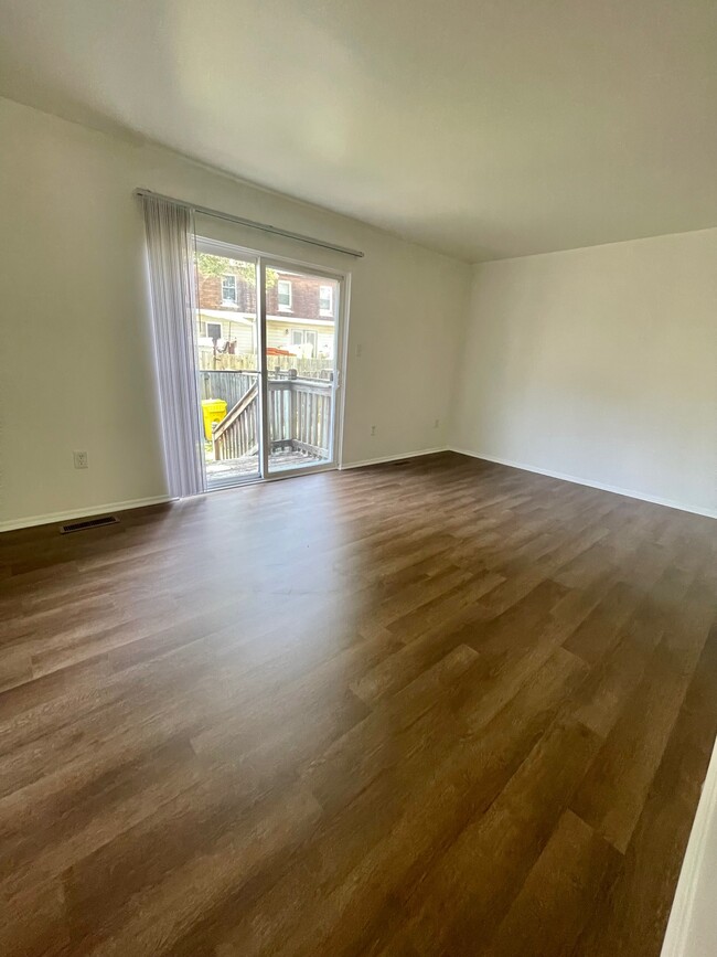 Building Photo - 1851 Hawk Ct
