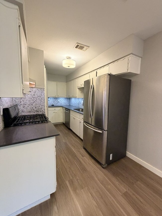 Building Photo - 10615 Golden Quail Dr
