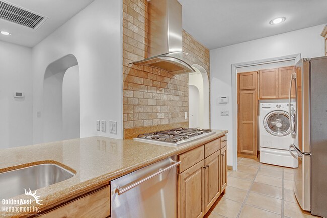 Building Photo - Charming 3Bdm 2Ba Home with Gated Entry an...