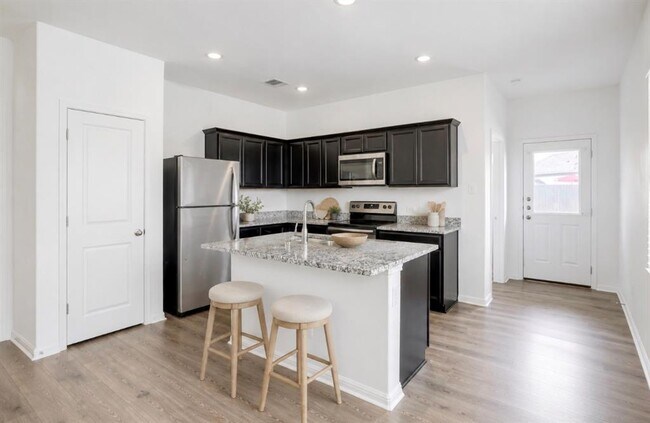 Foto del edificio - 329 Flower Smith Ln