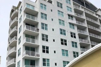 Foto principal - 3180 Coral Way
