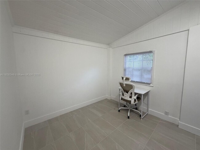 Building Photo - 6765 SW 34th St