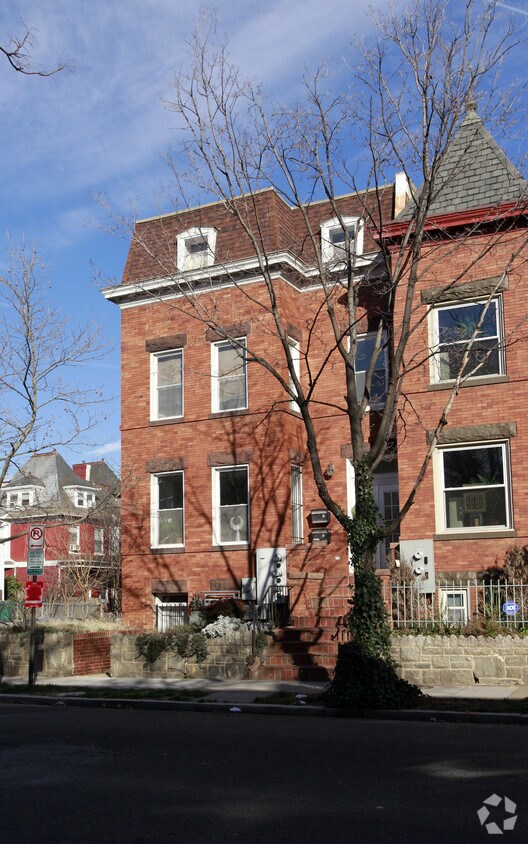 Building Photo - 911 Monroe St NW