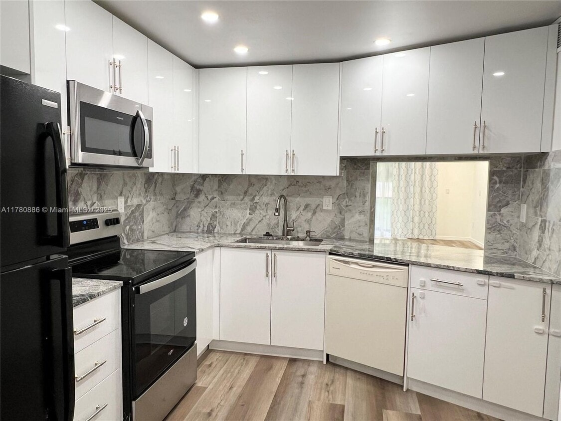 Foto principal - 1750 NE 191st St