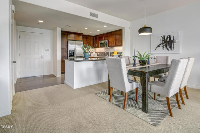 Building Photo - 931 E Walnut St