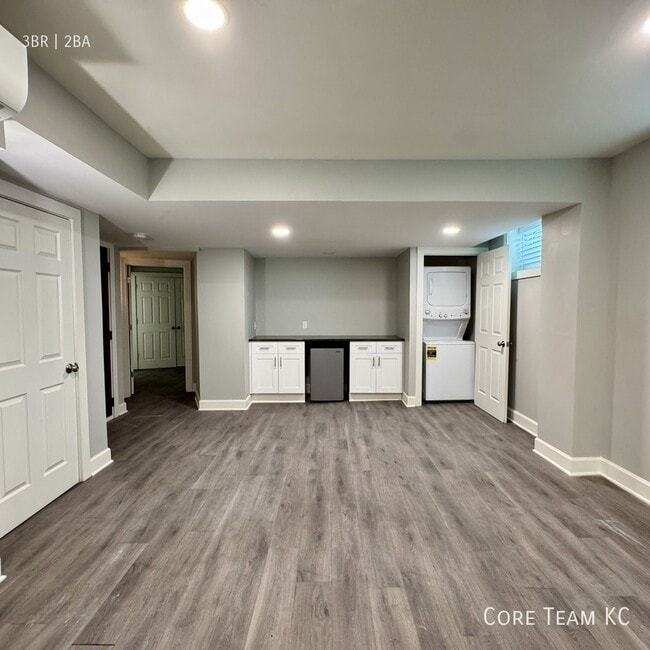 Building Photo - 920 Ward Pkwy