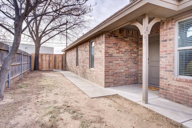 Building Photo - Spacious,Newer built 2/2 duplex  in Tech T...