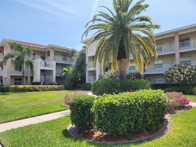 Foto del edificio - 6503 Stone River Rd
