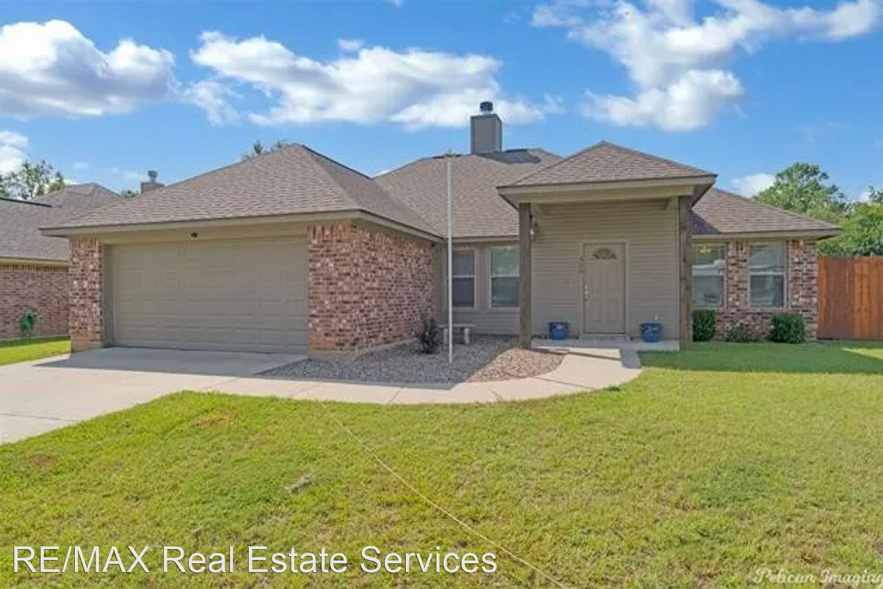 Primary Photo - 3 br, 2 bath House - 520 Big Red