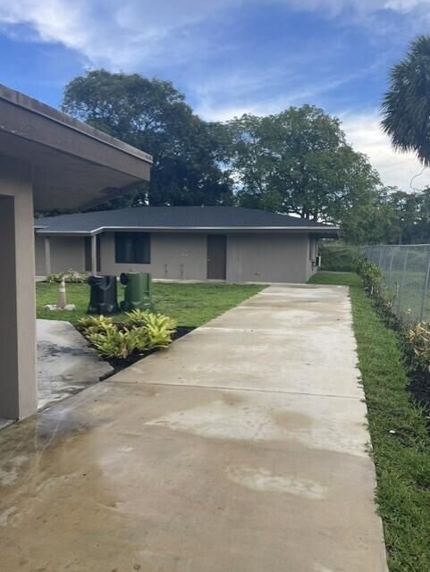 Foto del edificio - 2200 NW 22nd St