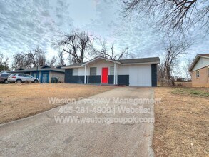 Building Photo - 1605 Cynthia Dr