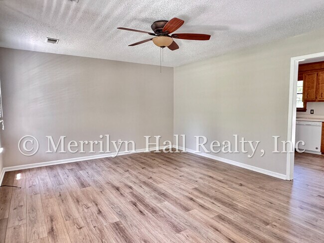 Foto del edificio - Updated home in Riverwalk!