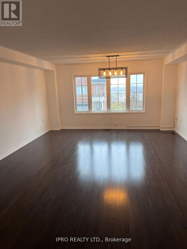 Building Photo - 105 Magpie Way