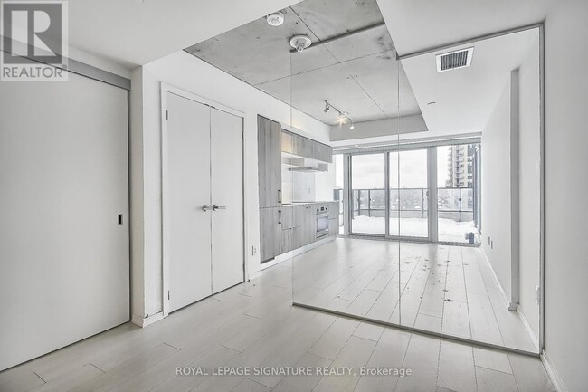 Building Photo - 5-815 Soudan Ave