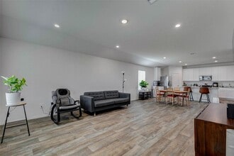 Building Photo - 31426 Yatesbury Ln