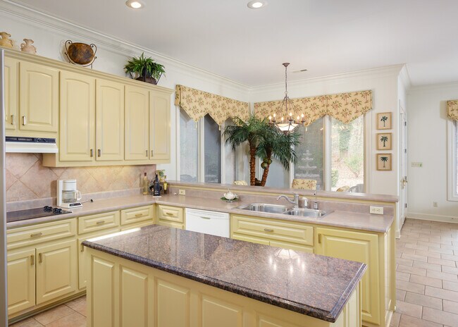 Building Photo - 117 Tanglewood Dr