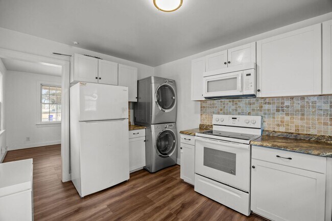 Building Photo - Cozy Home on a Quiet Street