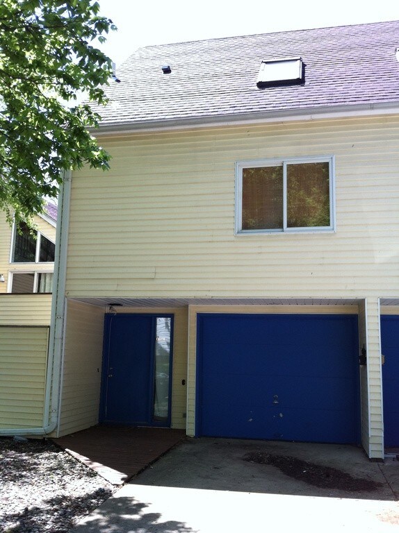 Primary Photo - 801 Stoughton St