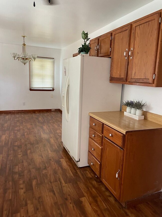 Foto del edificio - 4 Bedroom 1.5 Bath Large Yard