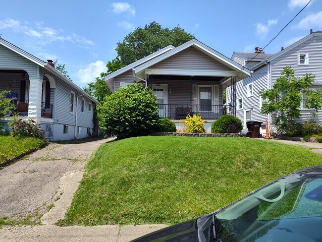 Foto del edificio - 5423 Rolston Ave