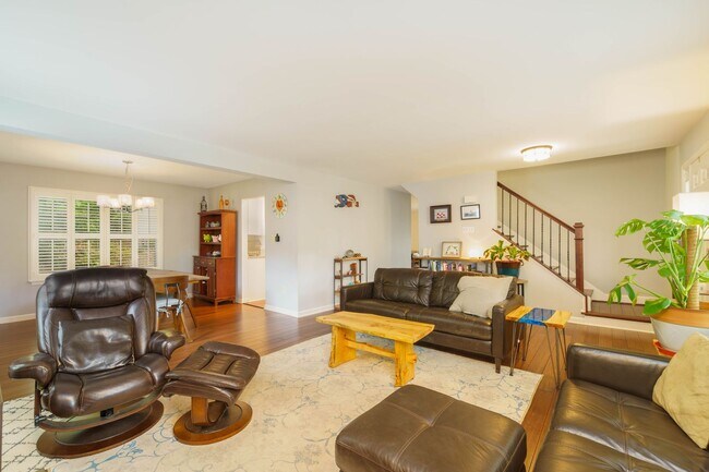 Foto del edificio - Meticulously Maintained 4 BR 2.5 BA Home in Burke, VA