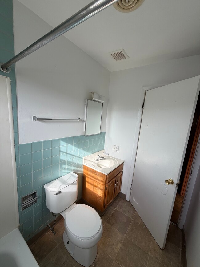 Bath - 117 Franklin St